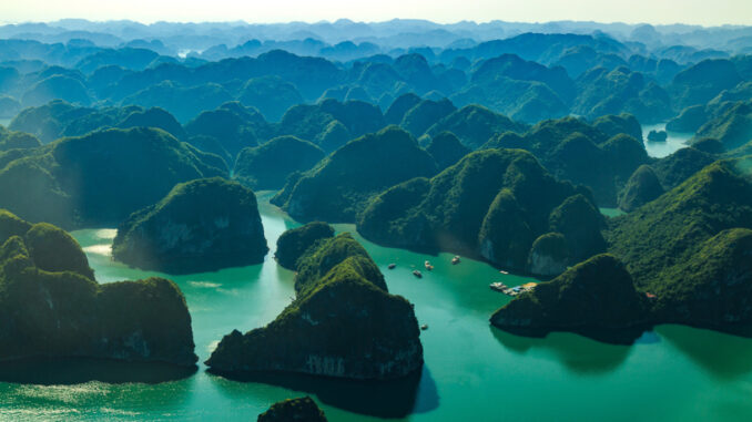 best tours in halong bay, half day tour in halong bay, seaplane tour halong bay, hai au aviation, halong bay by plane, flights to halong bay, helicopter to halong bay, seaplane tour vietnam, chartered flight halong bay