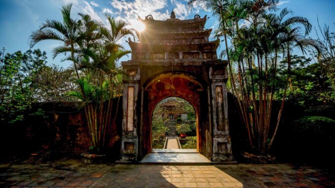 guide to hue, guide to hue tombs, nguyen tombs hue, what to do in hue, what to see in hue, hue best attractions, best tombs in hue, most interesting tombs in hue, hue vietnam tourism
