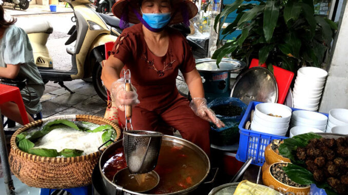 snail vermicelli, vietnamese food, bun oc, vietnamese delicacies,