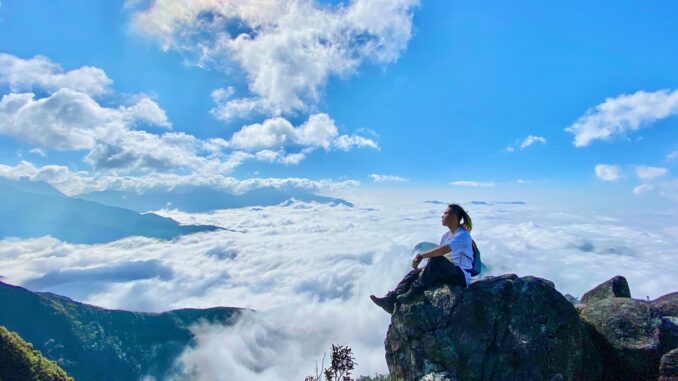 Surf the clouds on Bach Moc Luong Tu mountain peak