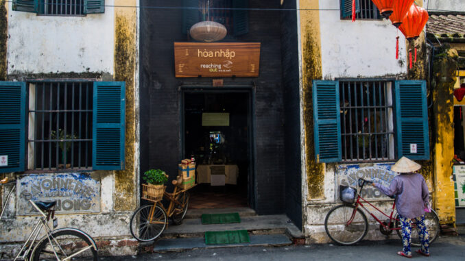 shopping in hoi an, best stores in hoi an, what to buy in hoi an, vietnam souvenirs, hoi an souvenirs, best boutiques hoi an