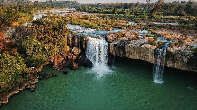 See the majestic Central Highlands through the waterfalls in Dak Nong - Vietnam Tourism